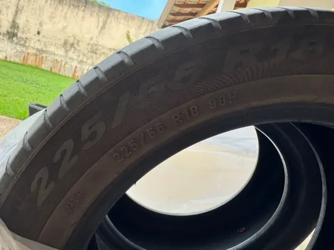 Par de pneus Pirelli Scorpion 225/55 R18 98H usados