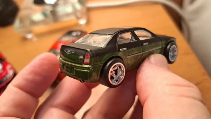 Miniatura carrinho Hot Wheels 1/64 Chrysler 300c