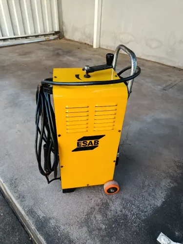Máquina de solda Esab bantam 250 amperes funciona 110 e 220 volts 