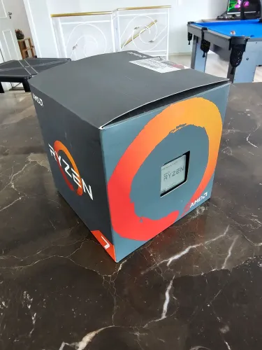 AMD Ryzen 7 2700 com Cooler RGB