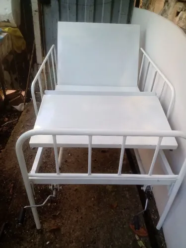 Cama duas manivelas e três posições