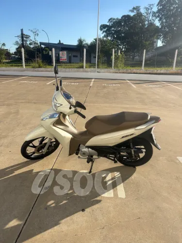 Biz 2022 Branca e Bege - Abaixo da Tabela