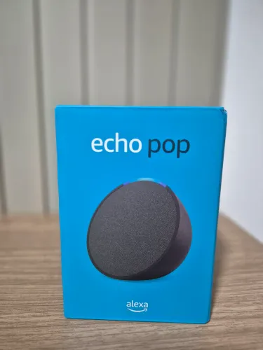 Alexa Nova na caixa com lacre
