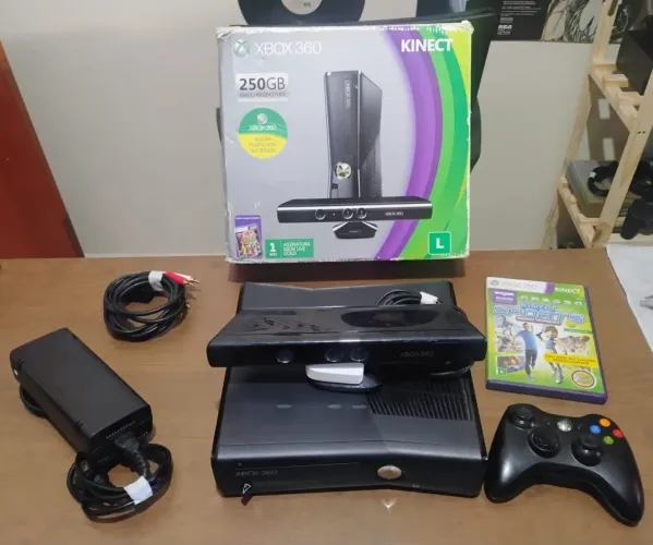 ? XBOX 360 SLIM 250GB + CAIXA ORIGINAL + KINECT - R$580