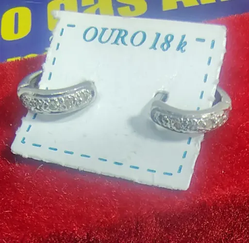 Brinco Argola com Diamantes Ouro Branco 18 Kilates Peso 1.06 Gramas 10 mm x 3 mm