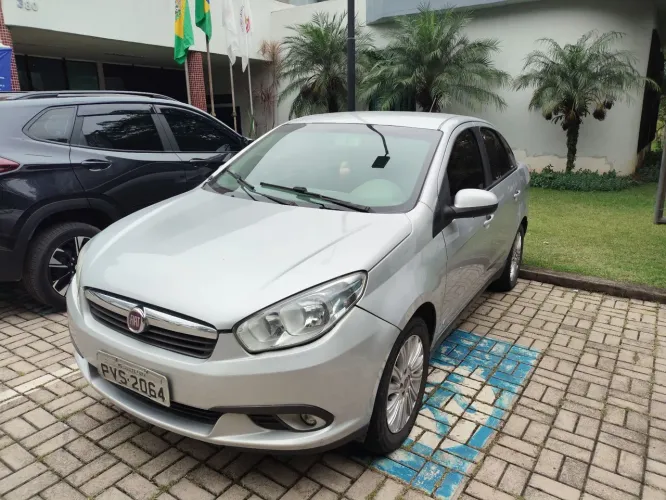 Fiat Grand Siena Essence 1.6 Flex 16V 2015