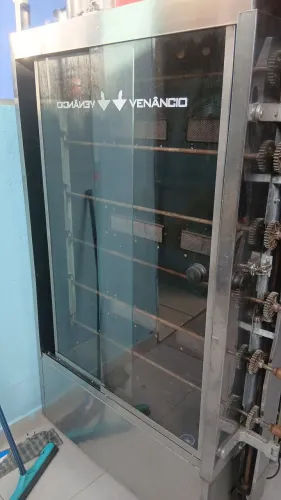 Maquina de assa frango 