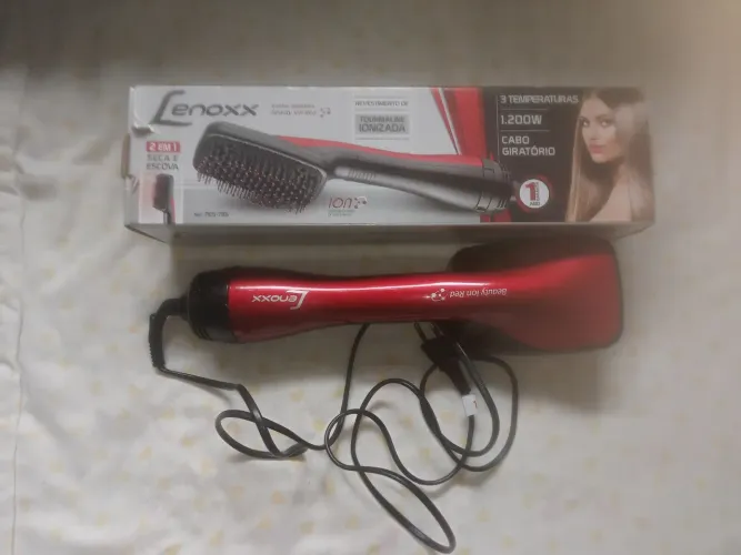 Escova secadora Lenoxx Beauty Ion Red 2 em 1 seca e escova