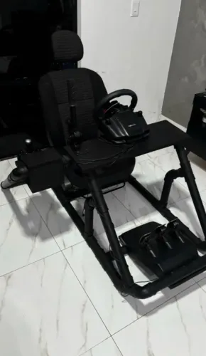 Cockpit completo com volante, pedais e alavanca de marcha PlayStation 4 e 5 longitech g29