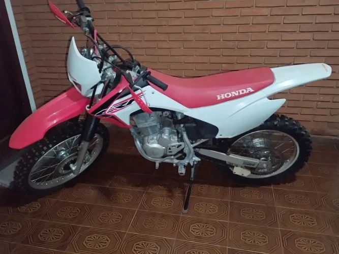 Moto Honda CRF 230F ano 2020 muito pouco usada, único dono