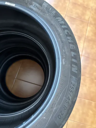 Jogo de pneus Michelin 255/45r20 usado