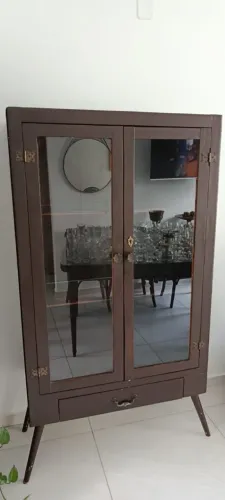 Cristaleira de madeira maciça - Antiga/Vintage