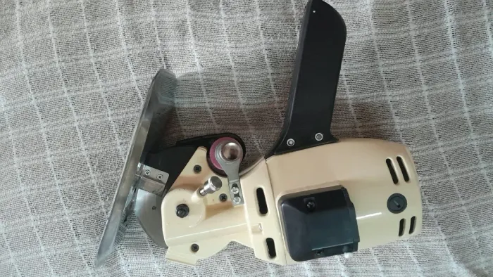Máquina de cortar tecido