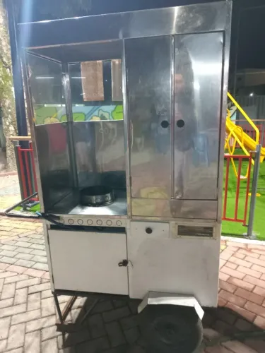 Carroçinha de pipoca pronta pra trabalhar 