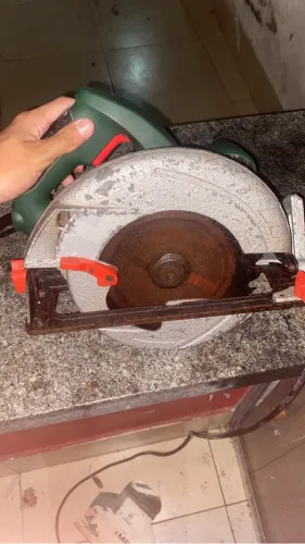 Vendo Serra circular no preço 650R$, número pra contato *17