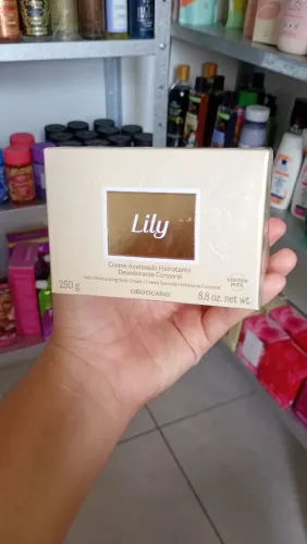 Creme acetinado Lily 