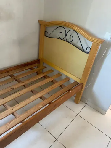 Cama de madeira