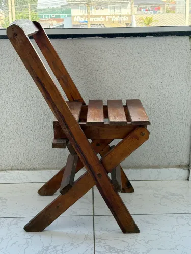Cadeiras de madeira