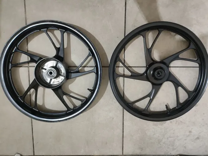 Par de rodas ORIGINAIS HONDA para Titan 160 (Acompanha par de pneus meia vida)