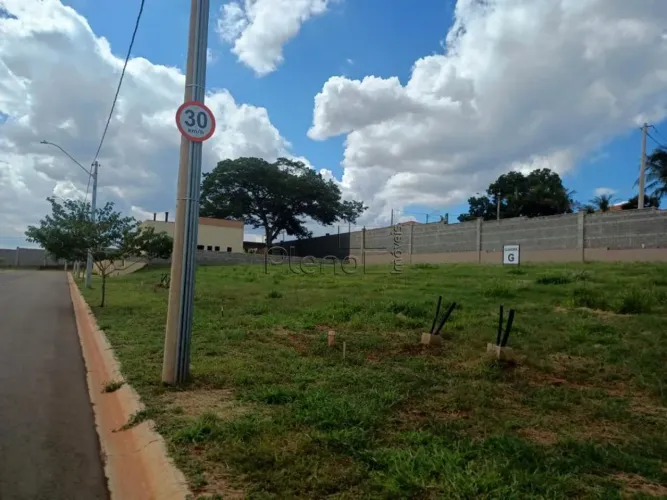 Terreno à venda em Paulínia, Betel, com 370 m², Residencial Porto Ville São Luiz