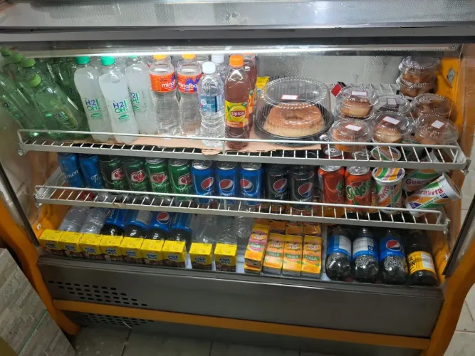 Balcão expositor que refrigera para bebidas e produtos $3500