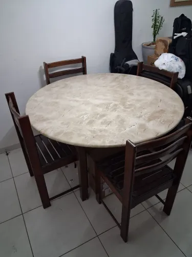 MESA DE LUXO COM 4 CADEIRAS...