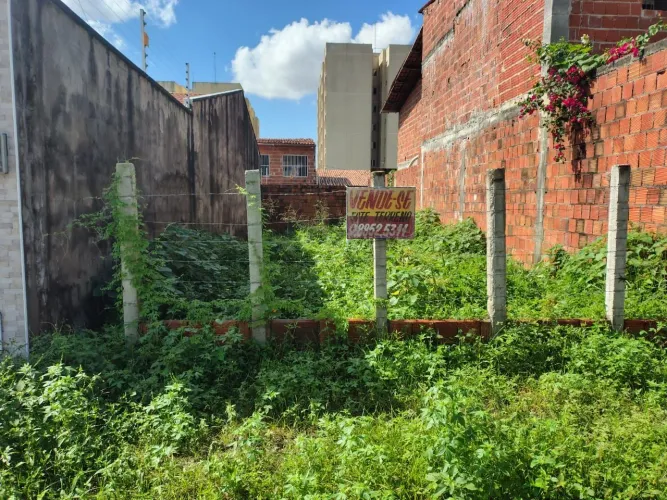 Vendo terreno na rua Luiza monte negro, Siqueira,rua muito calma sem saída, próximo ao con