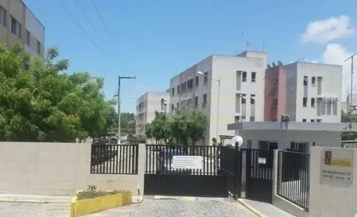 Venda - Apartamento com 3 quartos sendo 1 suíte e 1 vaga de garagem .