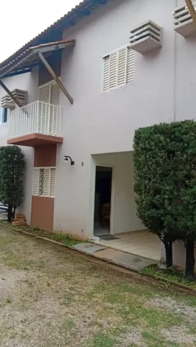 Vende-se sobrado com 3/4 no Condomínio Residencial Santa Cruz II em Cuiabá-MT