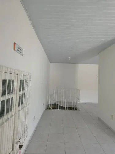 ALUGO | CASA COMERCIAL EM LOCALIZAÇÃO ESTRATÉGICA