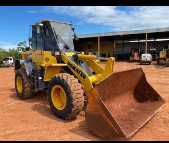 Pá carregadeira Komatsu WA200