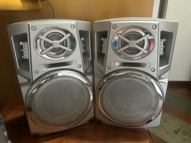 Duas caixas de som