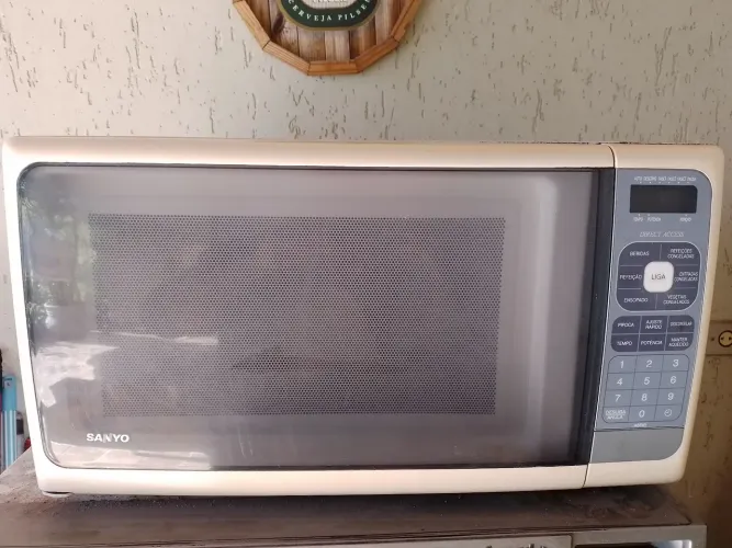 Micro ondas Sanyo mod EM 804 TGR