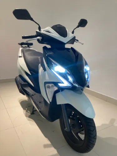 Honda Elite baixo km impecável aceitamos consorcio carta de credito e cartão em até 21x