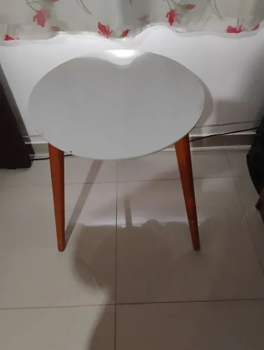 Mesa Lateral Branca com Pernas de MADEIRA MACIÇA 