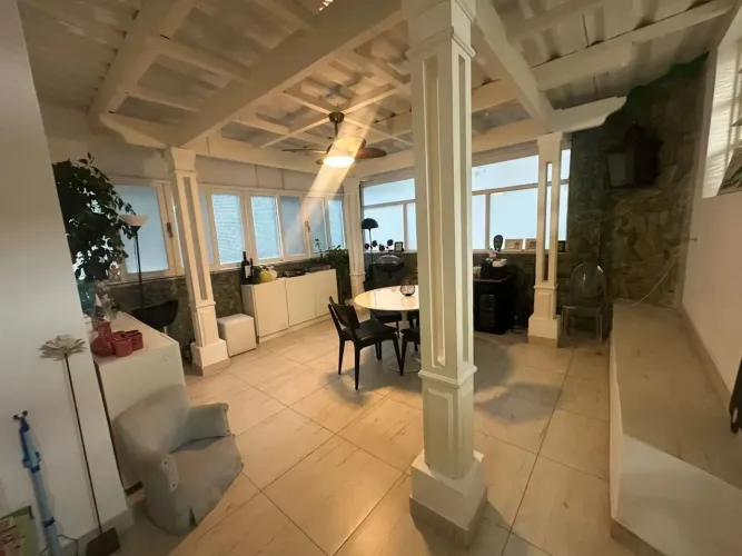 Apartamento para aluguel tem 214 metros quadrados com 3 quartos