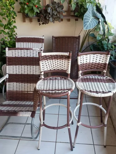 BANQUETAS E CADEIRAS OBS.. VALOR UNITÁRIO $160