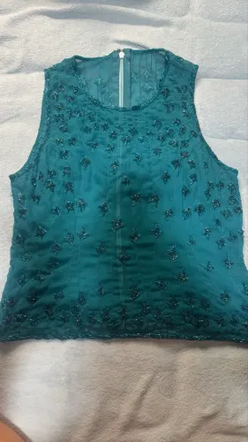 Blusa em tule com bordados 
