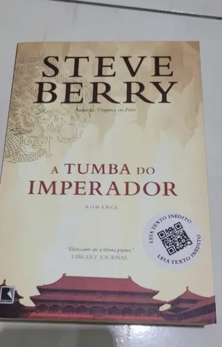 Livro " A tumba do Imperador "