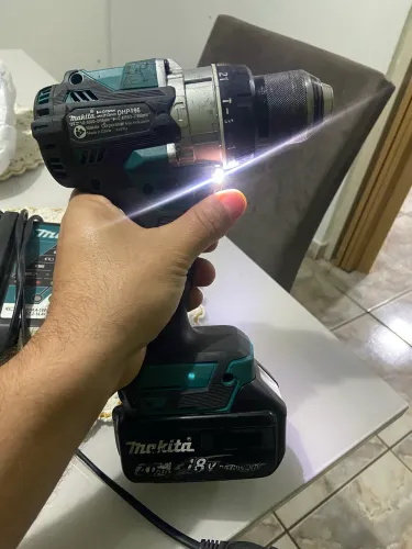 Parafusadeira e furadeira de impacto makita dhp486