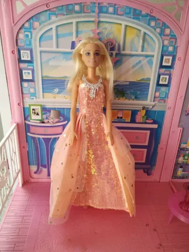 Boneca Barbie Princesa - Vestido salmão