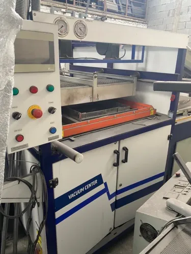Máquina Vaccum Forming