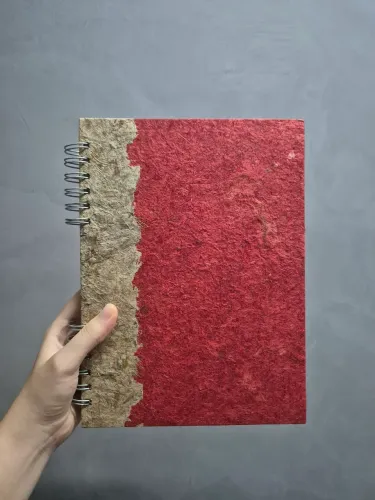 Caderno artesanal em papel reciclado capa dura