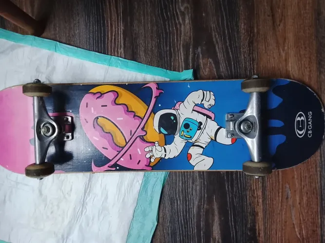 Skate CB Gang de astronauta e donut