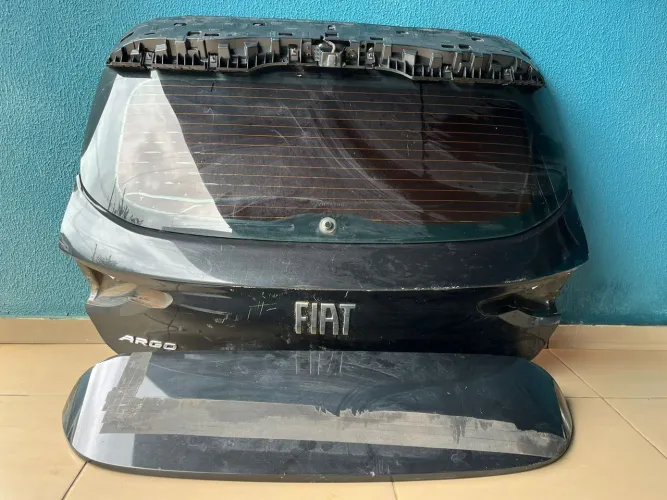 Tampa traseira Fiat argo 