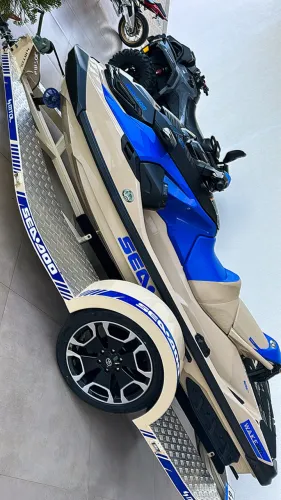 Jet ski seadoo wake pro 230  ano 2025 com  13 horas de uso ? Jet em estado de zero hrs ! 
