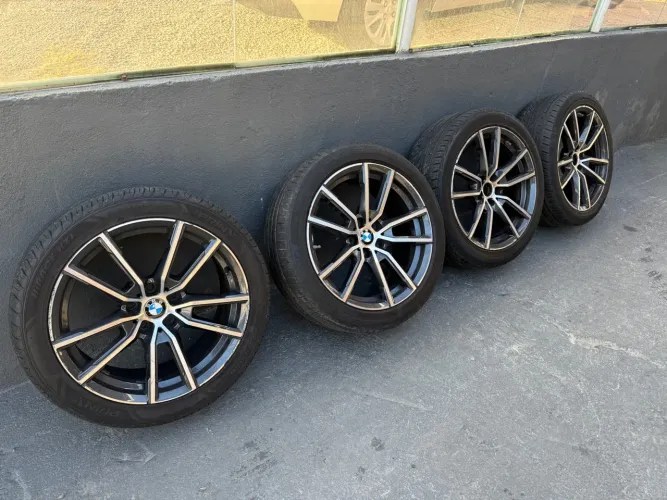 Rodas de liga aro 18 BMW 320 leve com pneus seminovos