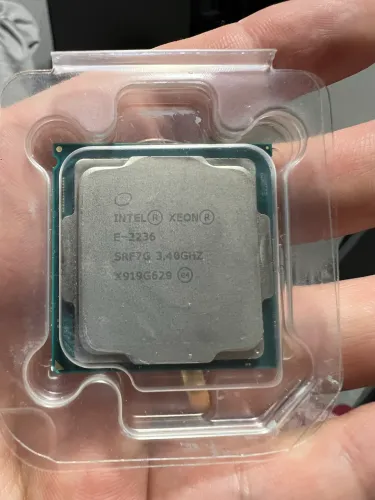 Processador Intel Xeon E-2236 3.4GHz 6 Cores 12 Threads LGA1151 - Perfeito para Servidor e