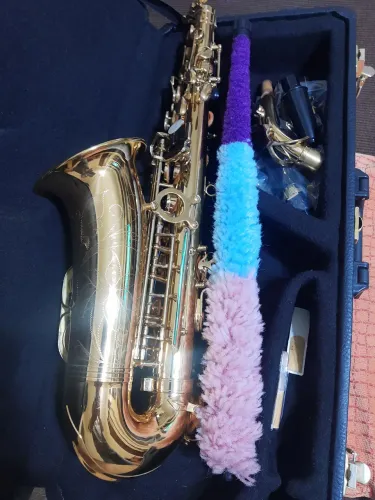 Saxofone alto Prelude 760 Selmer/Conn  excelente original 