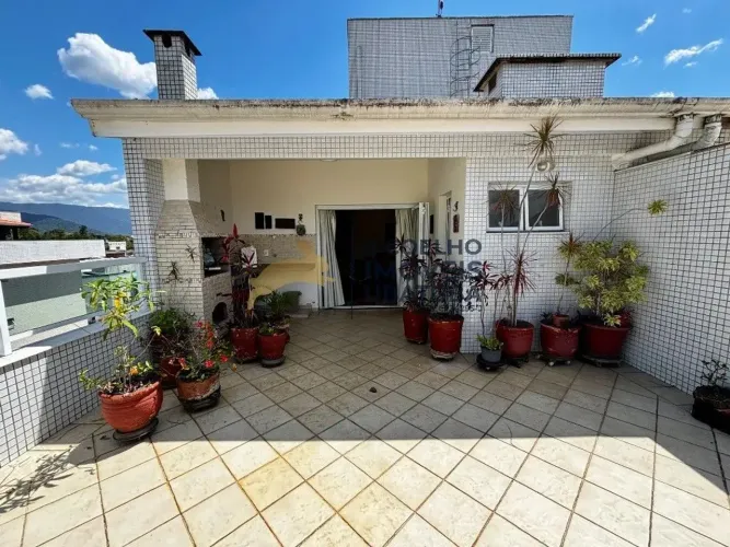 Cobertura duplex à venda na Praia Grande com 2 dormitórios e terraço com churrasqueira, Ub